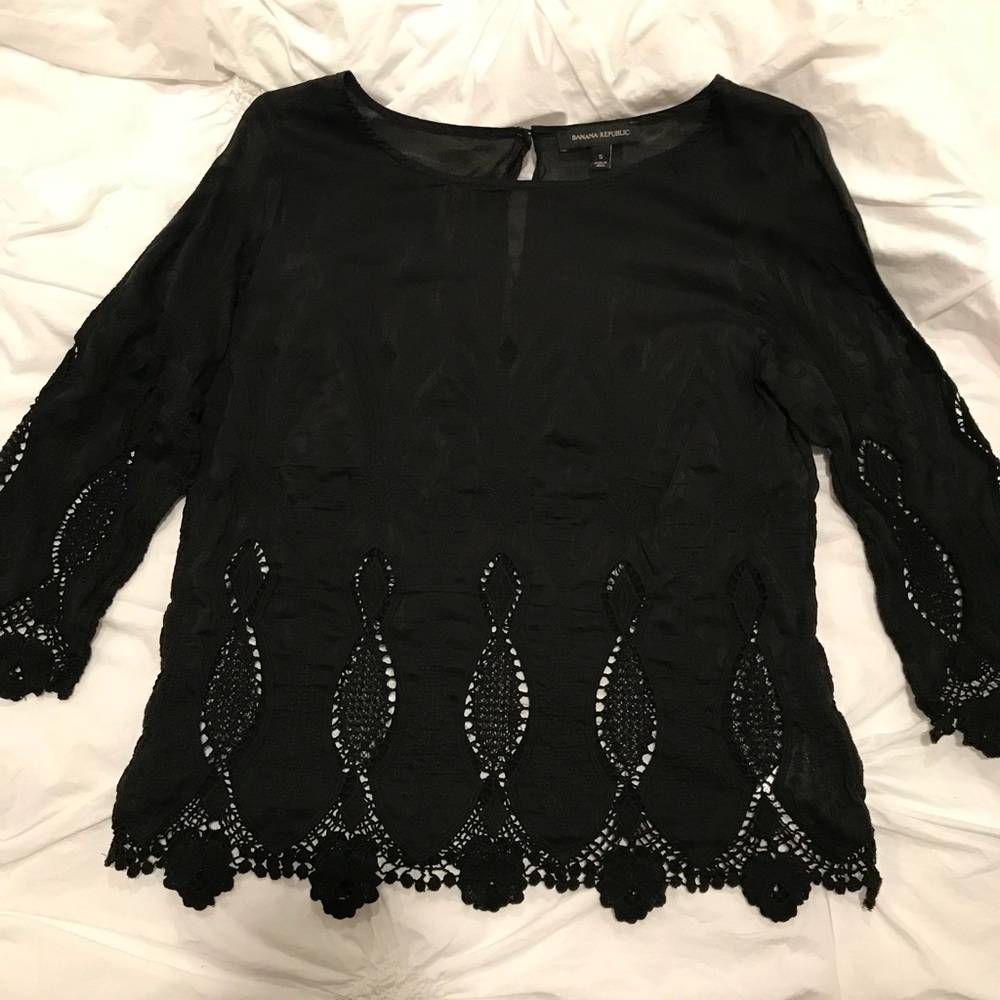 Banana republic embroidered black top size small
